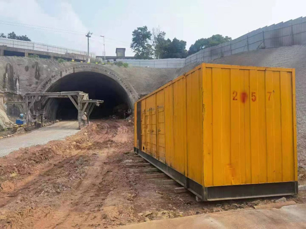 文登发电机出租自启装置的工作原理是什么？