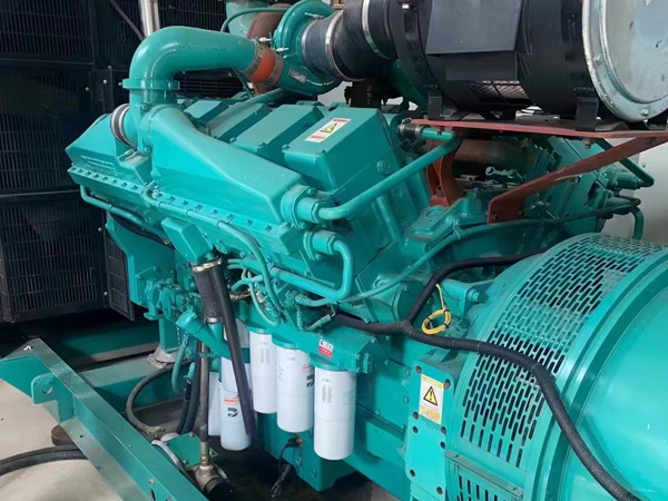 文登更换100kW柴油发电机组机油时，需要注意哪些事项？